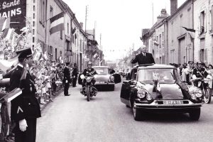 President Charles de Gaulle Motorcade. Photo credit:  Gnotype / Wikimedia (CC BY-SA 3.0)