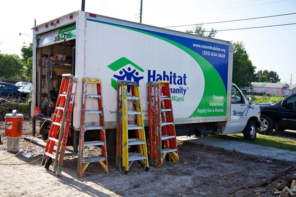 Habitat For Humanity truck. Photo credit: EL Gringo / Flickr (CC BY-NC-ND 2.0) 