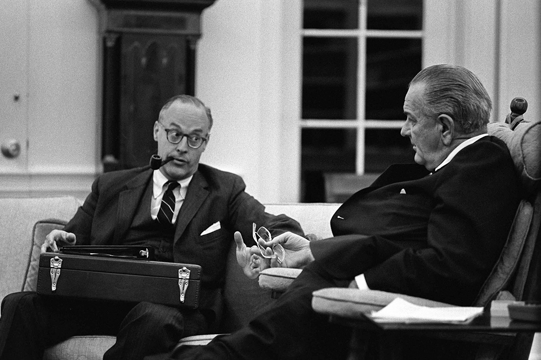 Lyndon Johnson, Robert Komer