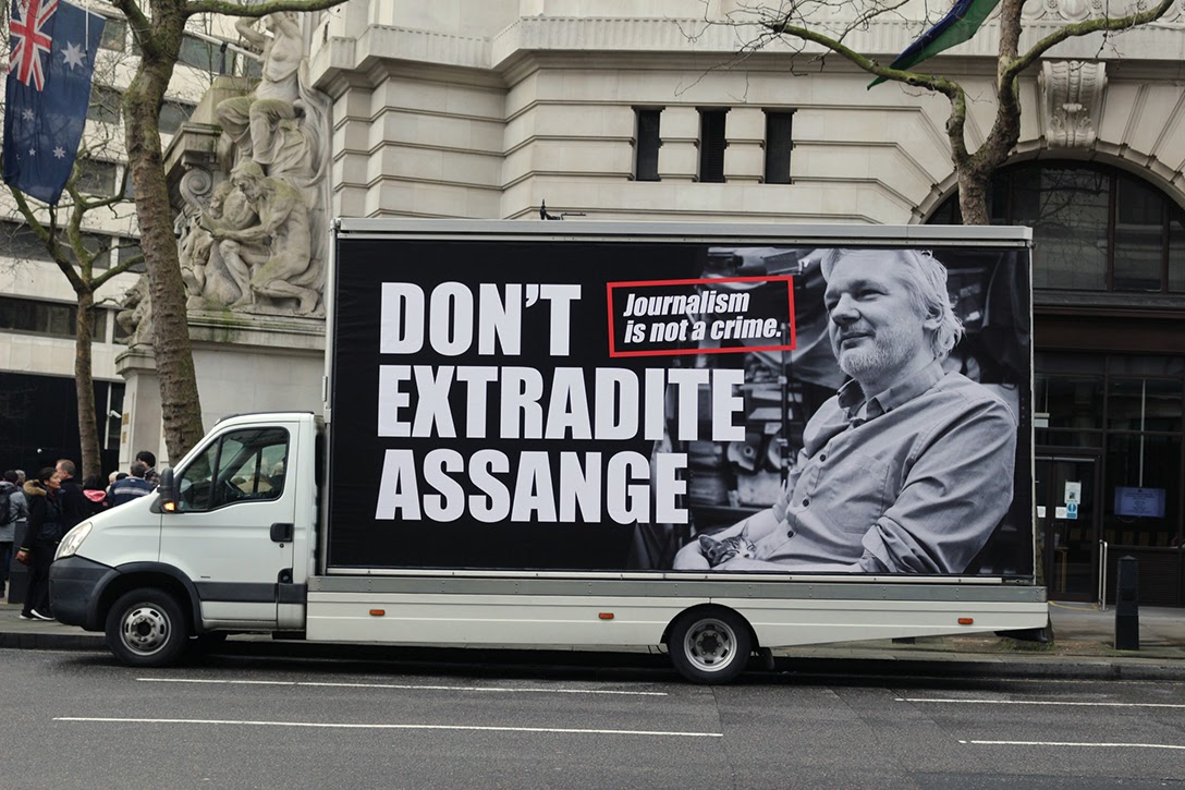 Don’t extradite Assange, Truck