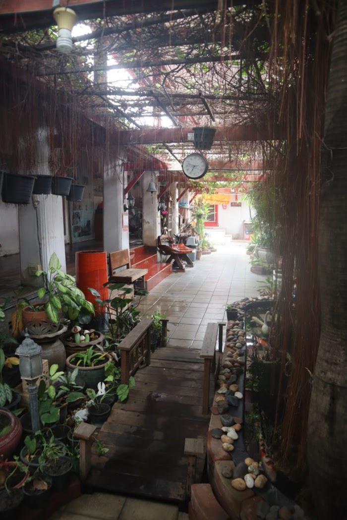  Indoor courtyard, Wat Arun