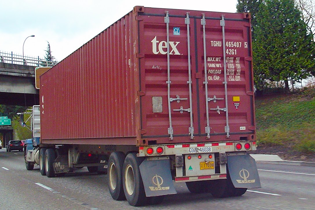  Truck, hauling container