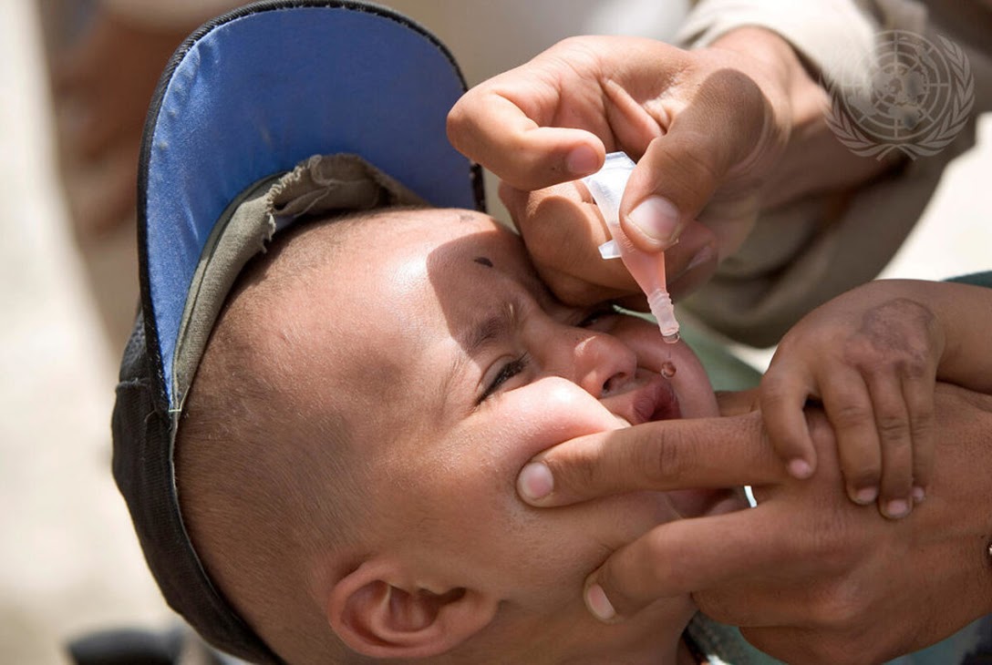 Vaccinating children against polio