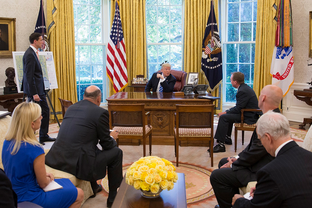 Donald Trump, Oval Office