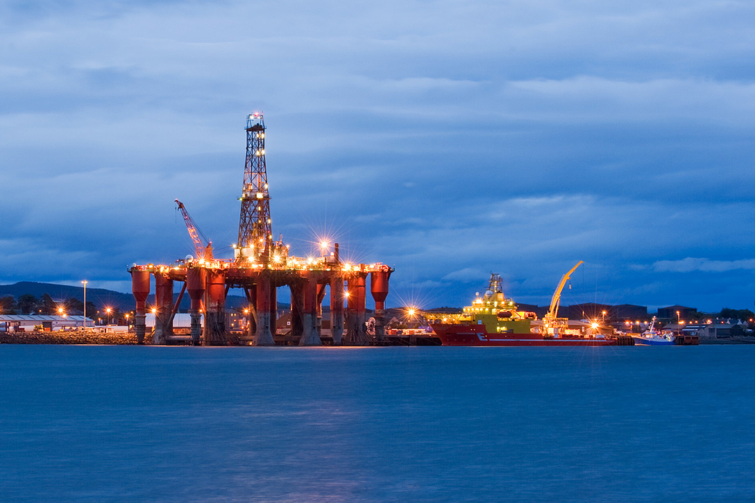 Oil drilling rig