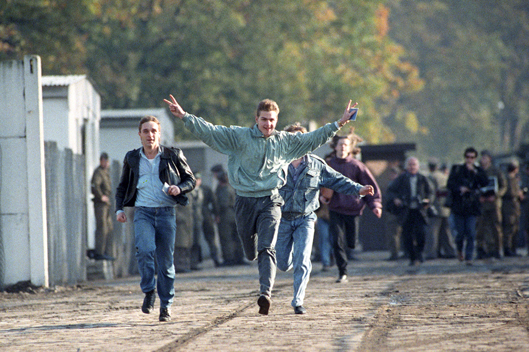 Berlin, border crossing, 1989