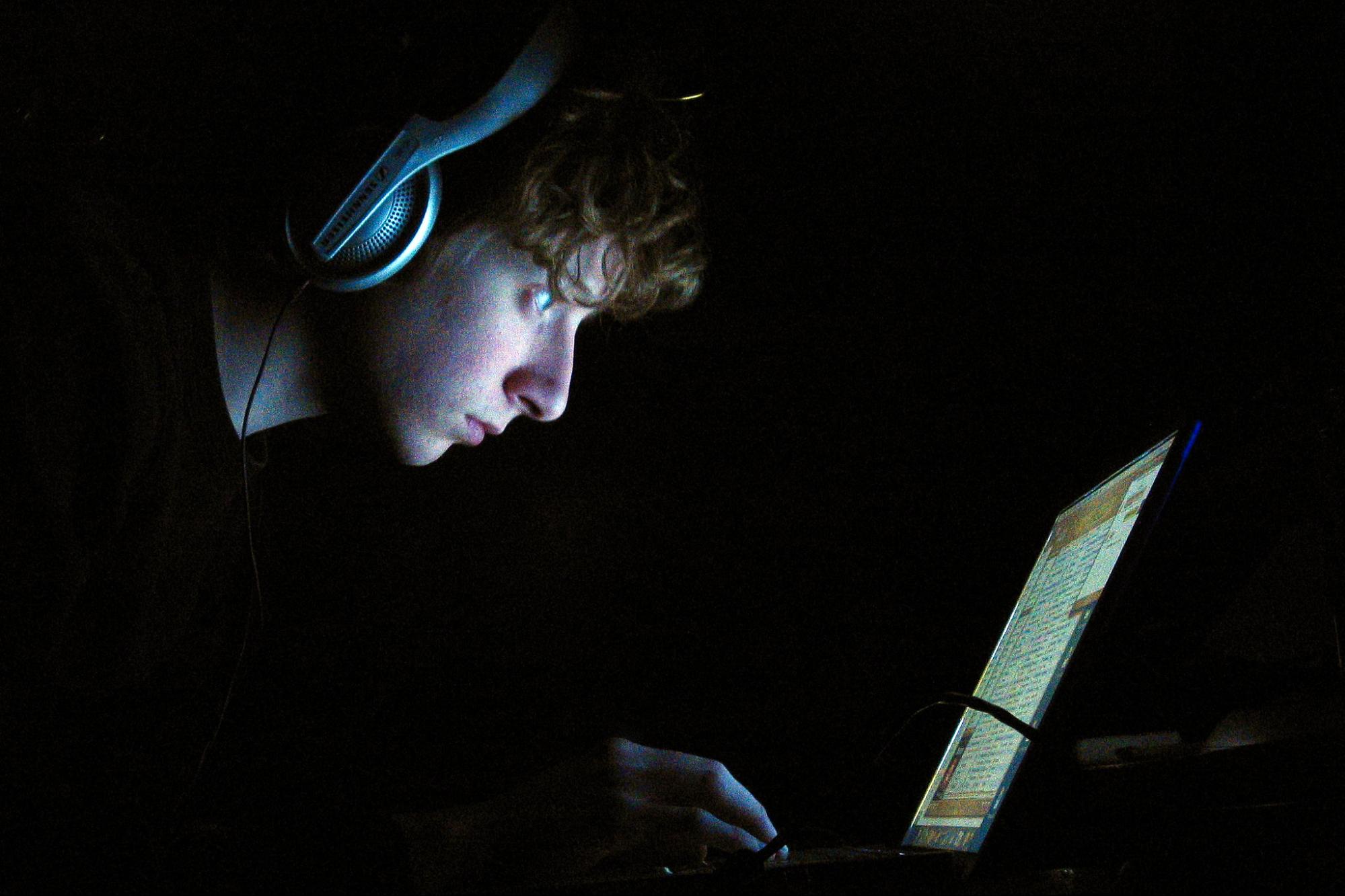 screen time, pandemic, health, digital detox, challenge
