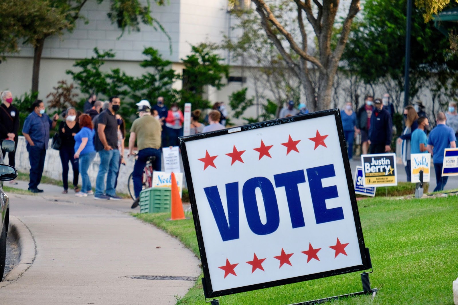 Wendy Davis and Greg Abbott Spar Over Texas Voting Rights