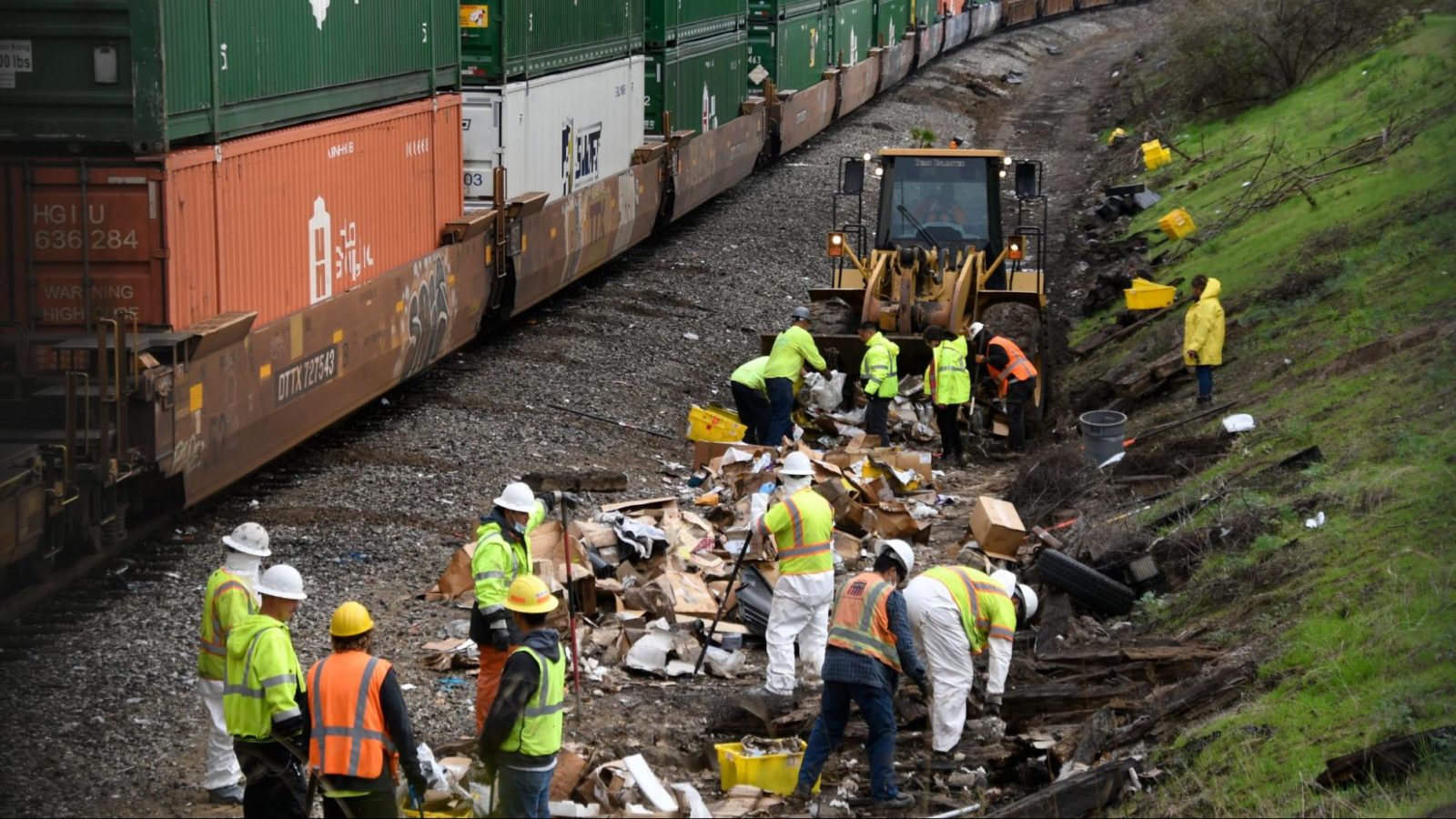 The Great Los Angeles Train Robbery Is an Exercise in Misdirection