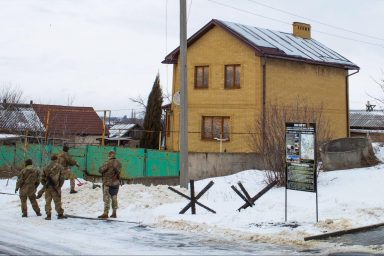 Soldiers, checkpoint, Avdiivka, Ukraine
