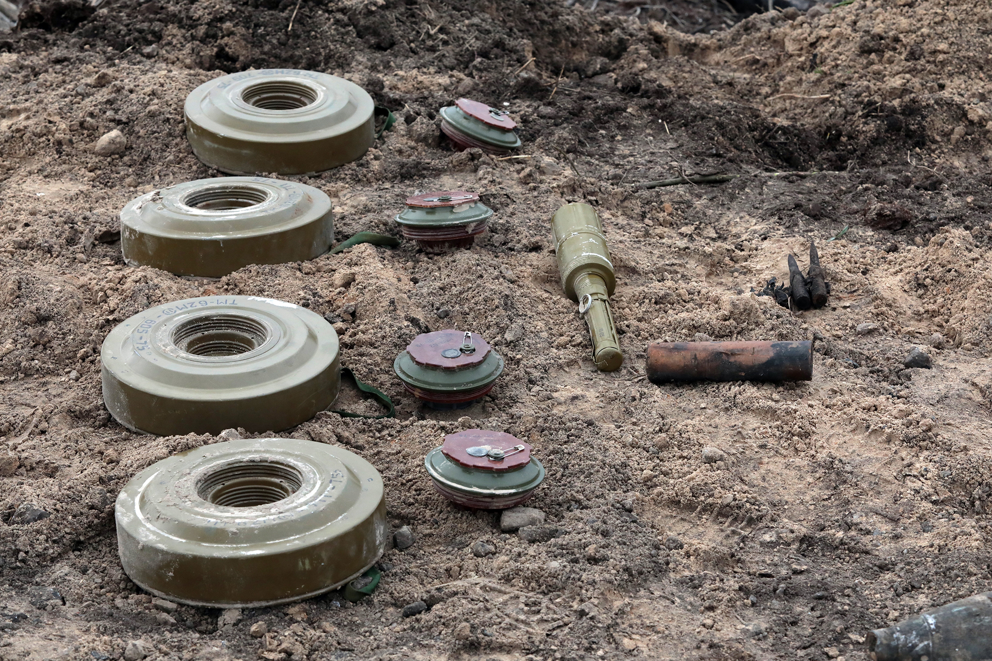 mine clearance, Bervytsia, Ukraine