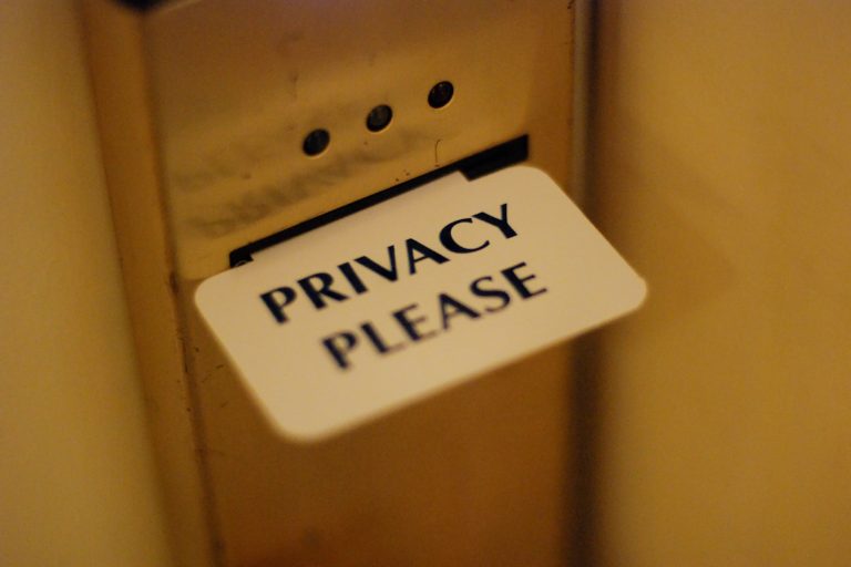 Privacy Please, hotel, lock