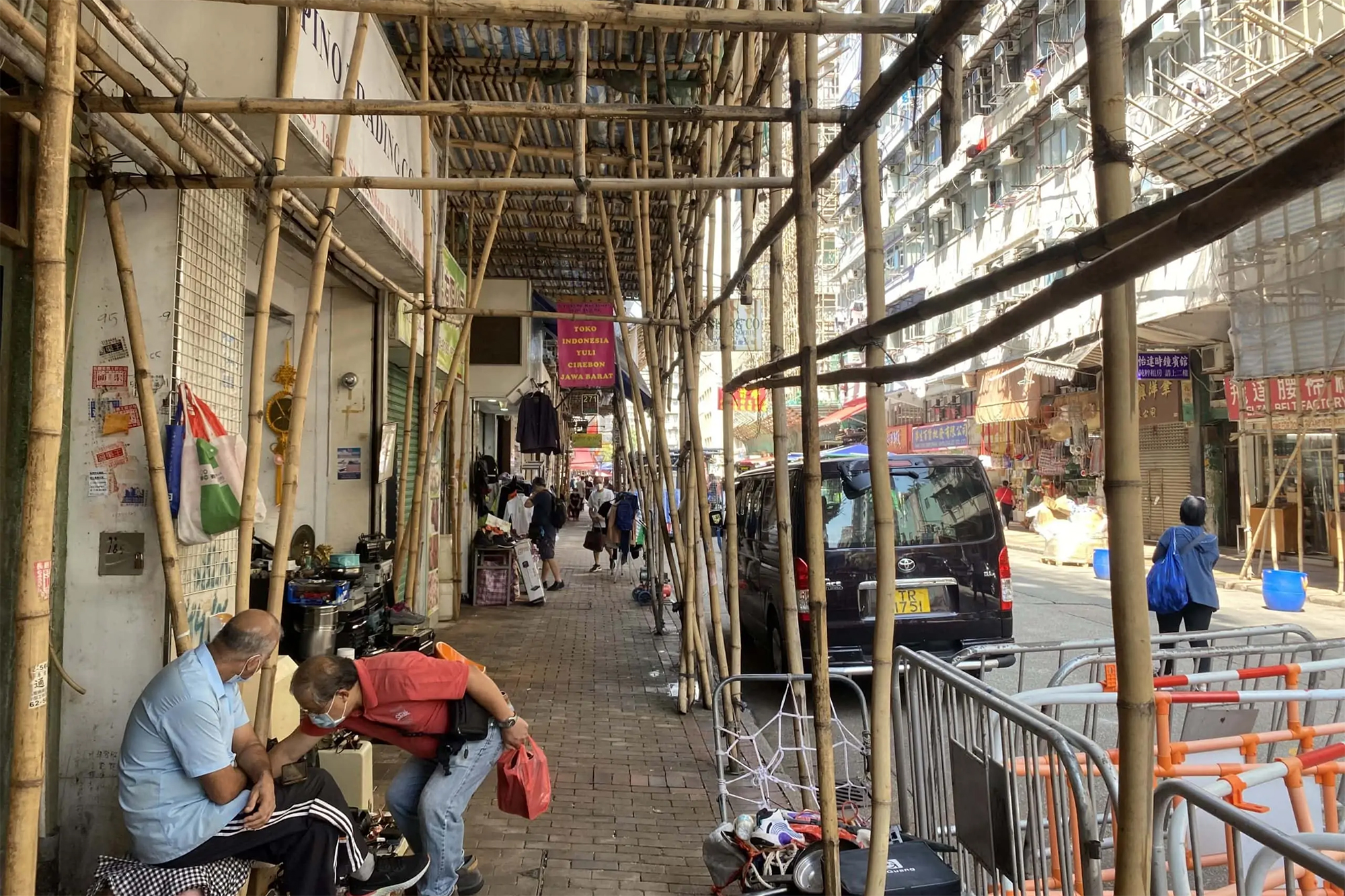 bamboo beams, standing, street