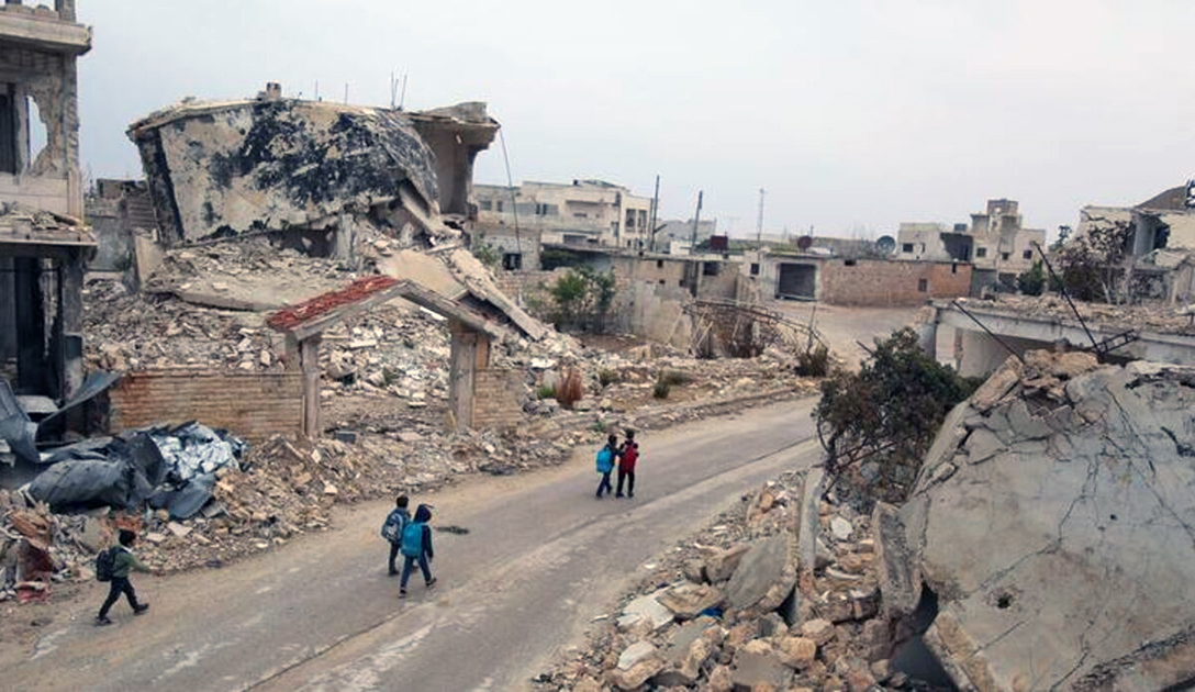 Syrian children, ruins