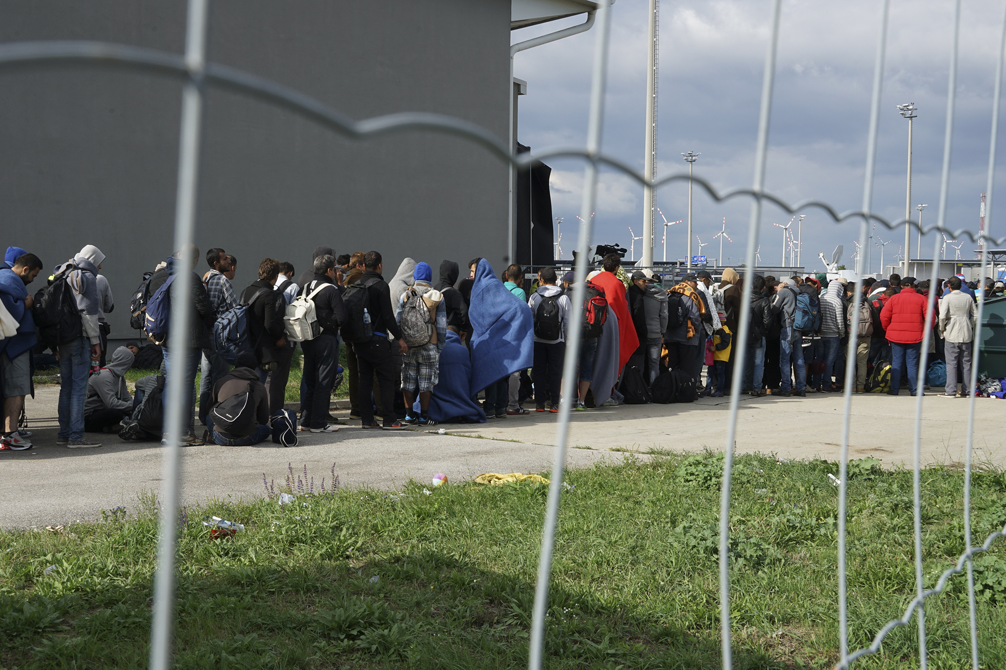 Refugee Hypocrisy: Poland Embraces Ukrainians, Shuns All Others