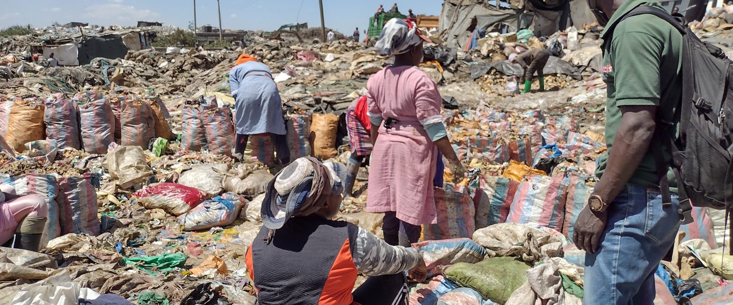 Women, Nairobi, landfill, sorting