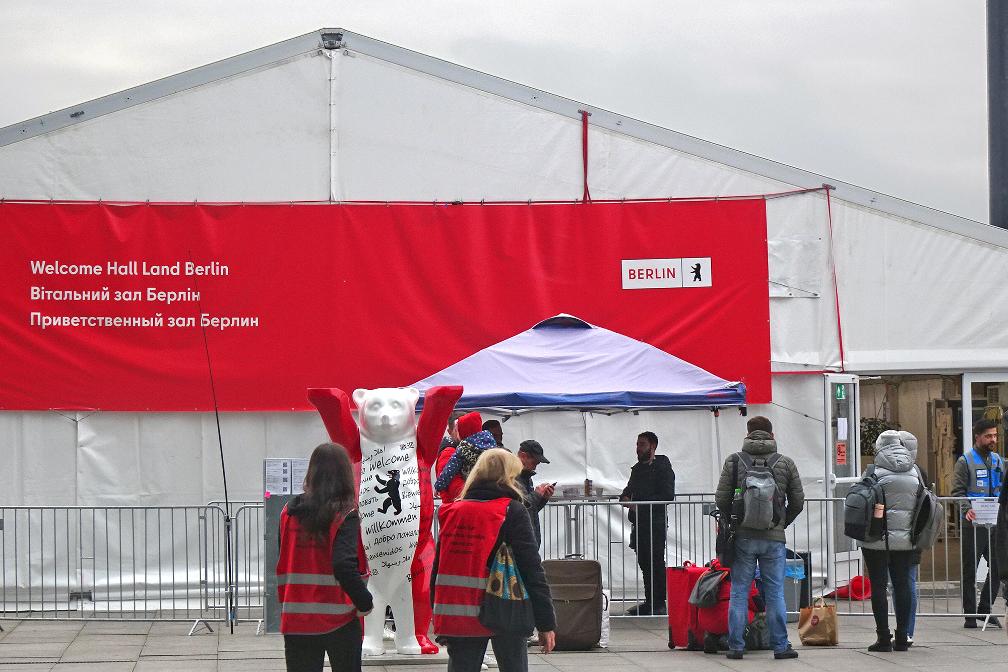 Welcome tent, Ukrainian refugees, Berlin
