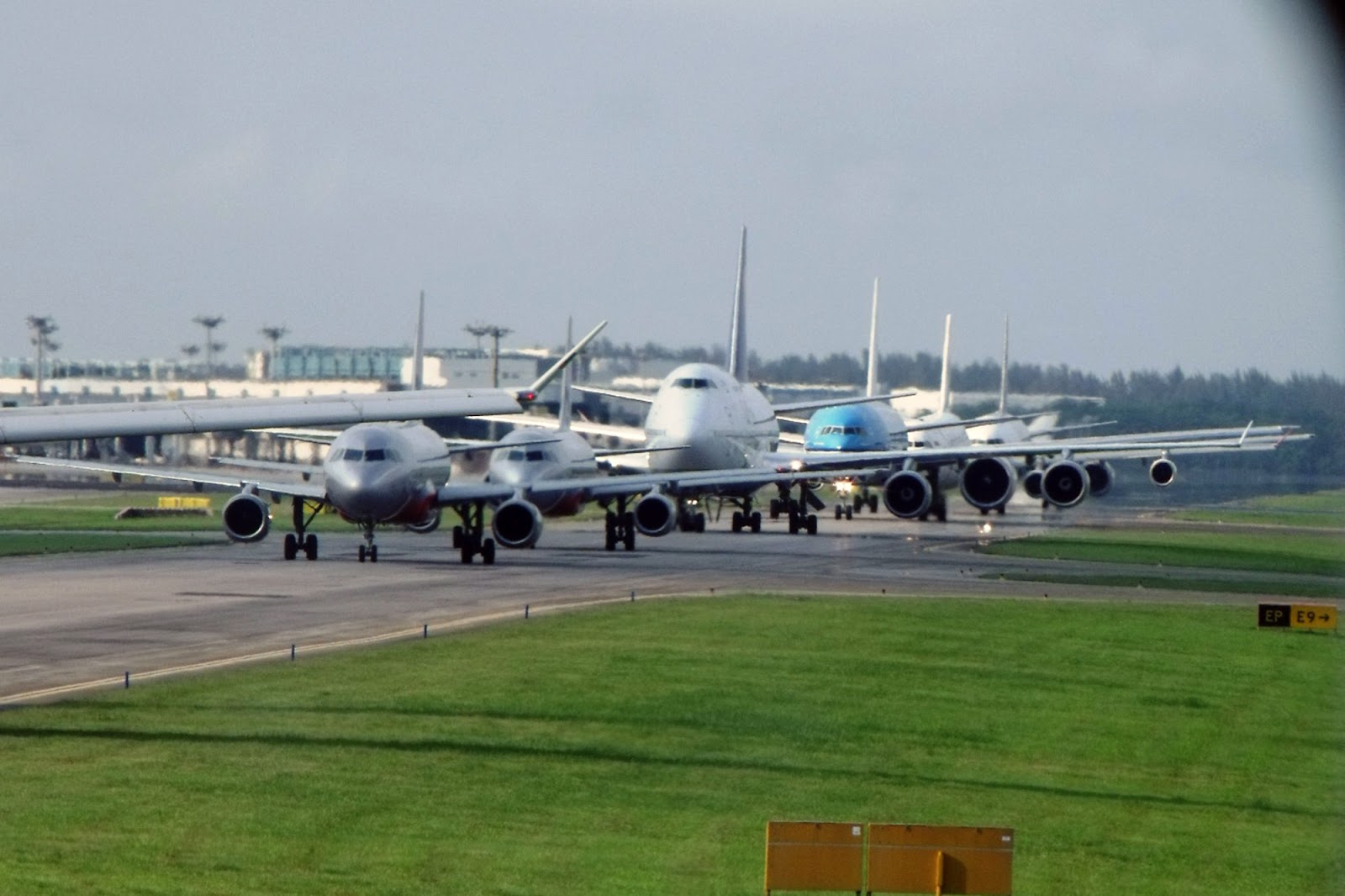 Planes, taxiway, Singapore