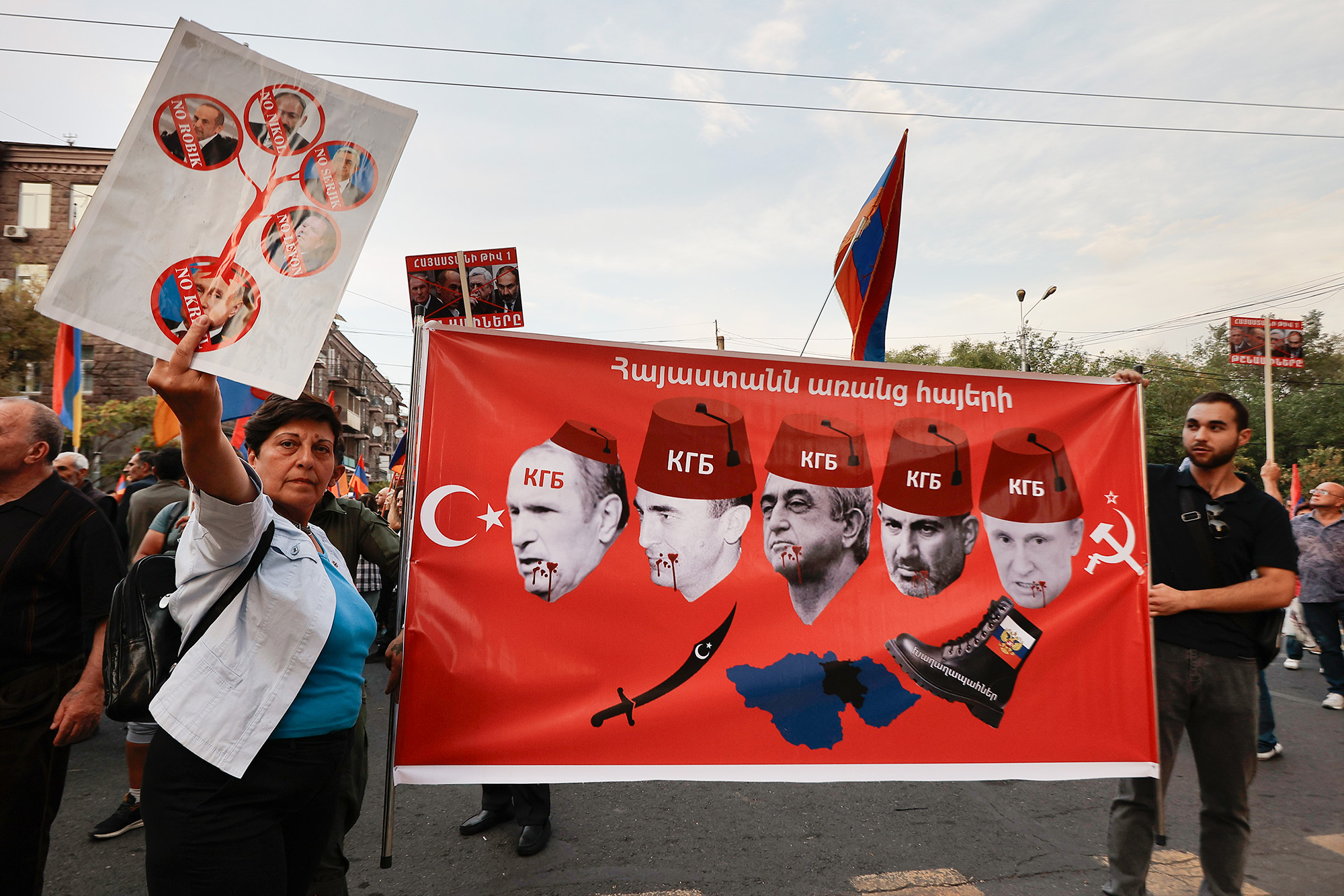 Thousands of Armenians trapped in Nagorno-Karabakh face humanitarian crisis