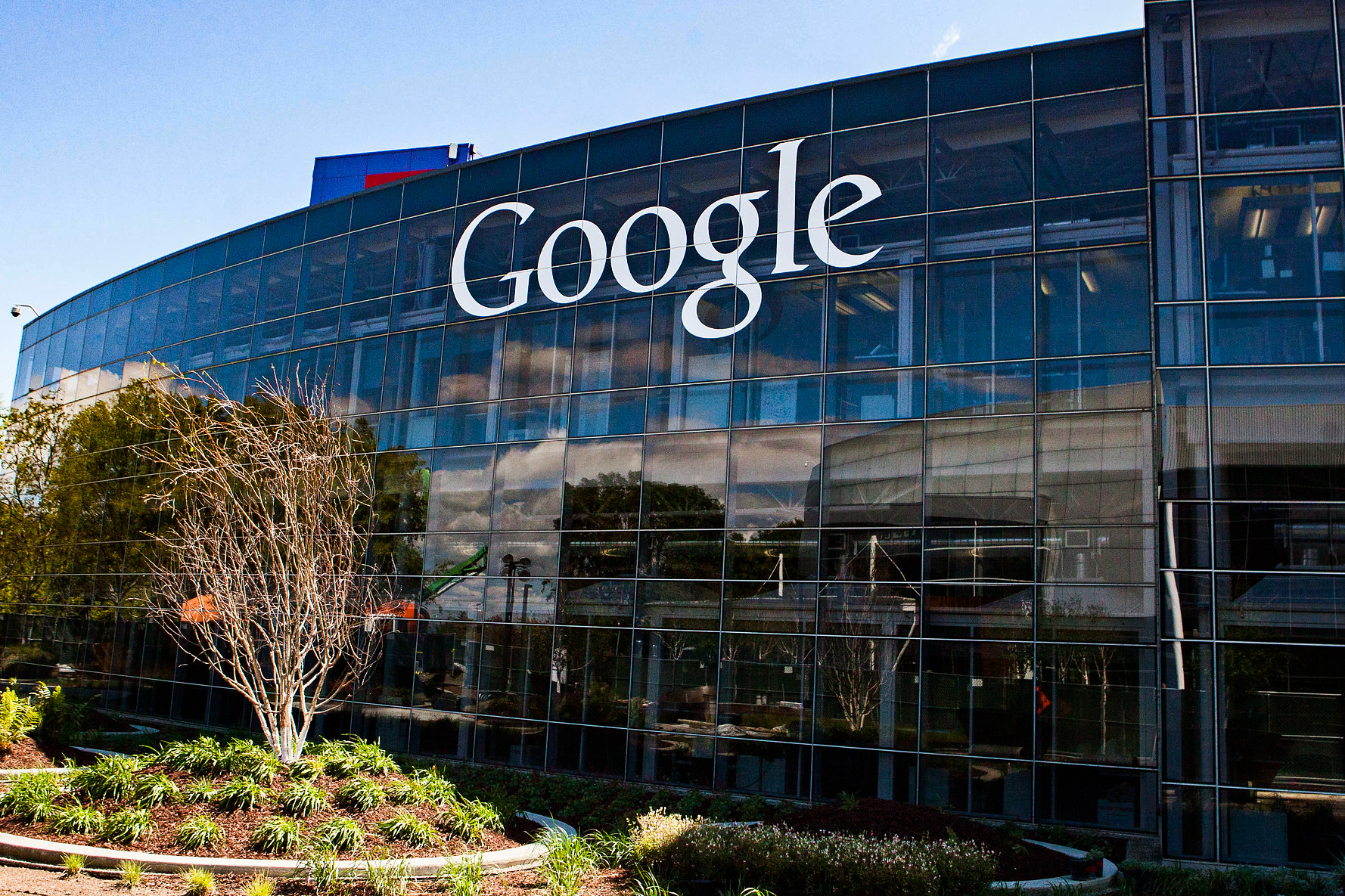 big tech, Google, cybersecurity, personal accounts, authentication, new passkey default