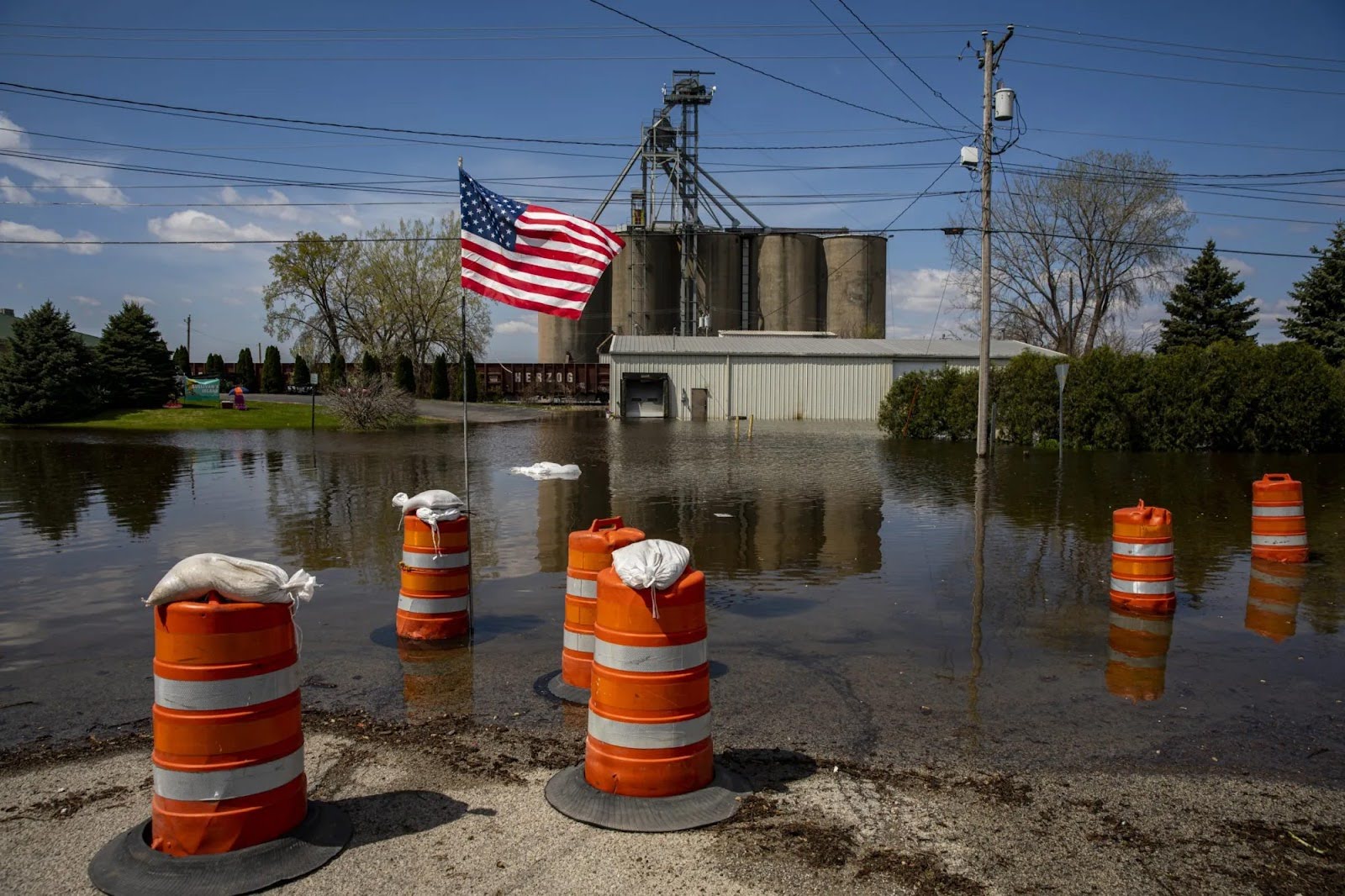 Mississippi River floodwaters, Illinois