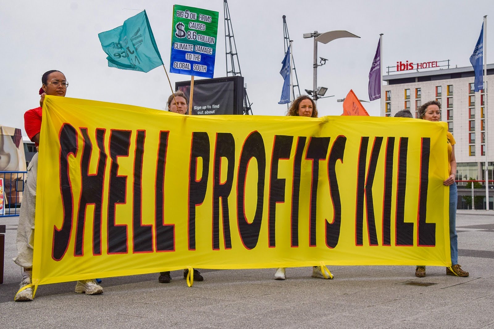 Shell, profits, kill, London