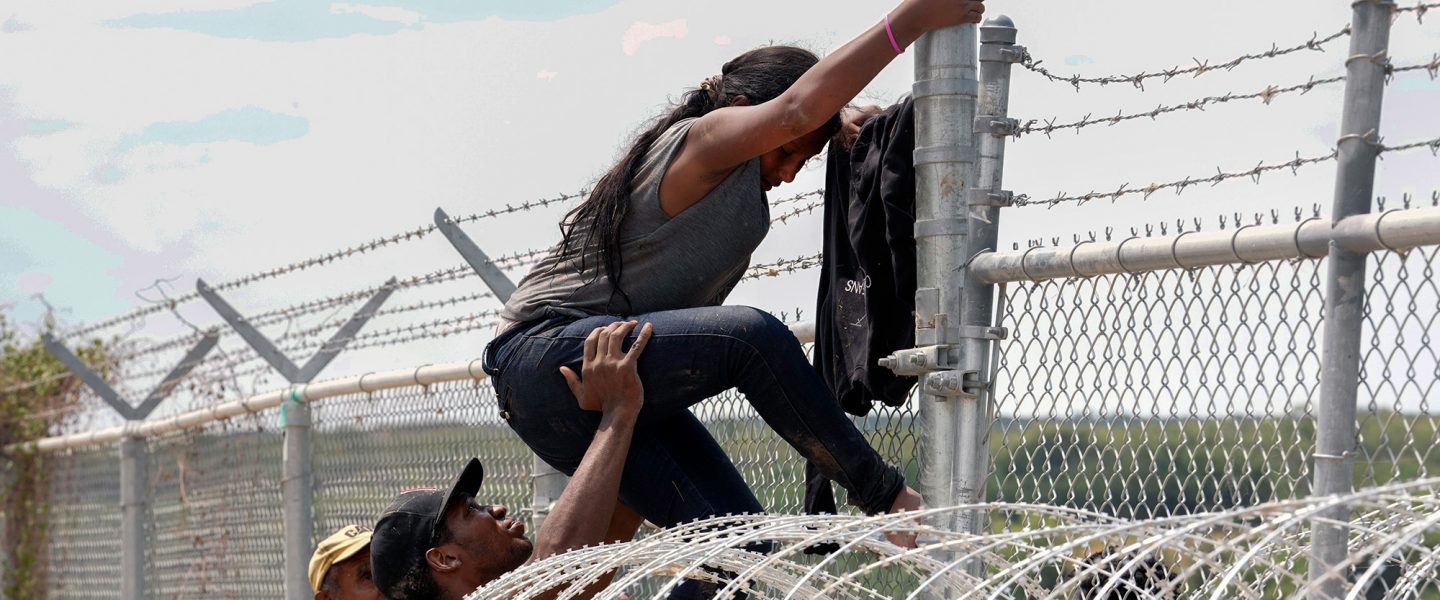 Migrants, Scale Fence, Eagle Pass, TX