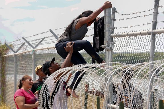 Migrants, Scale Fence, Eagle Pass, TX