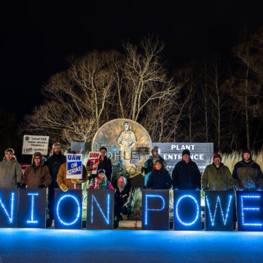 US labor, union victory, UAW, Daimler Truck, last-minute deal