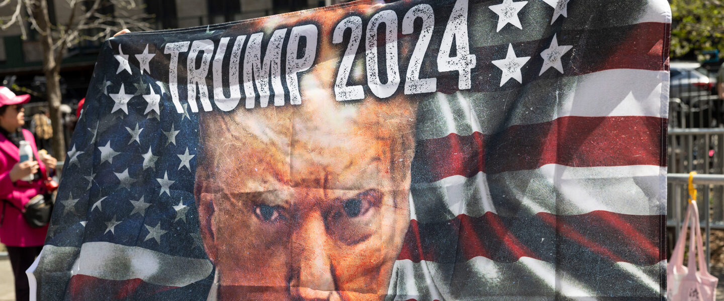 Trump 2024, Never Surrender, flag