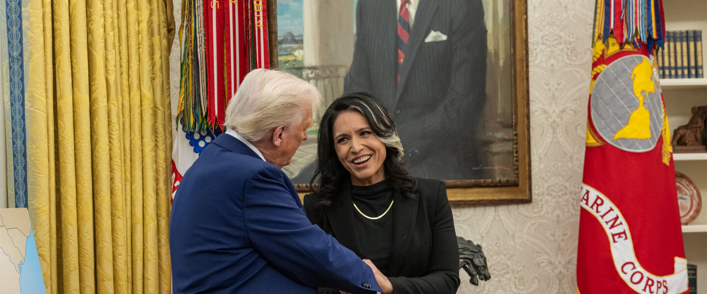 Tulsi Gabbard, sworn in, DNI