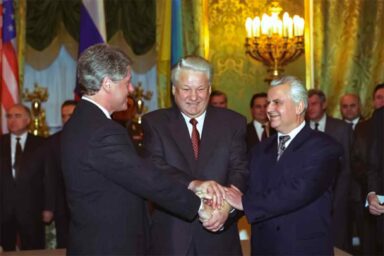 Bill Clinton, Boris Yeltsin, Leonid Kravchuk, Ukraine, WMD, Dismantlement