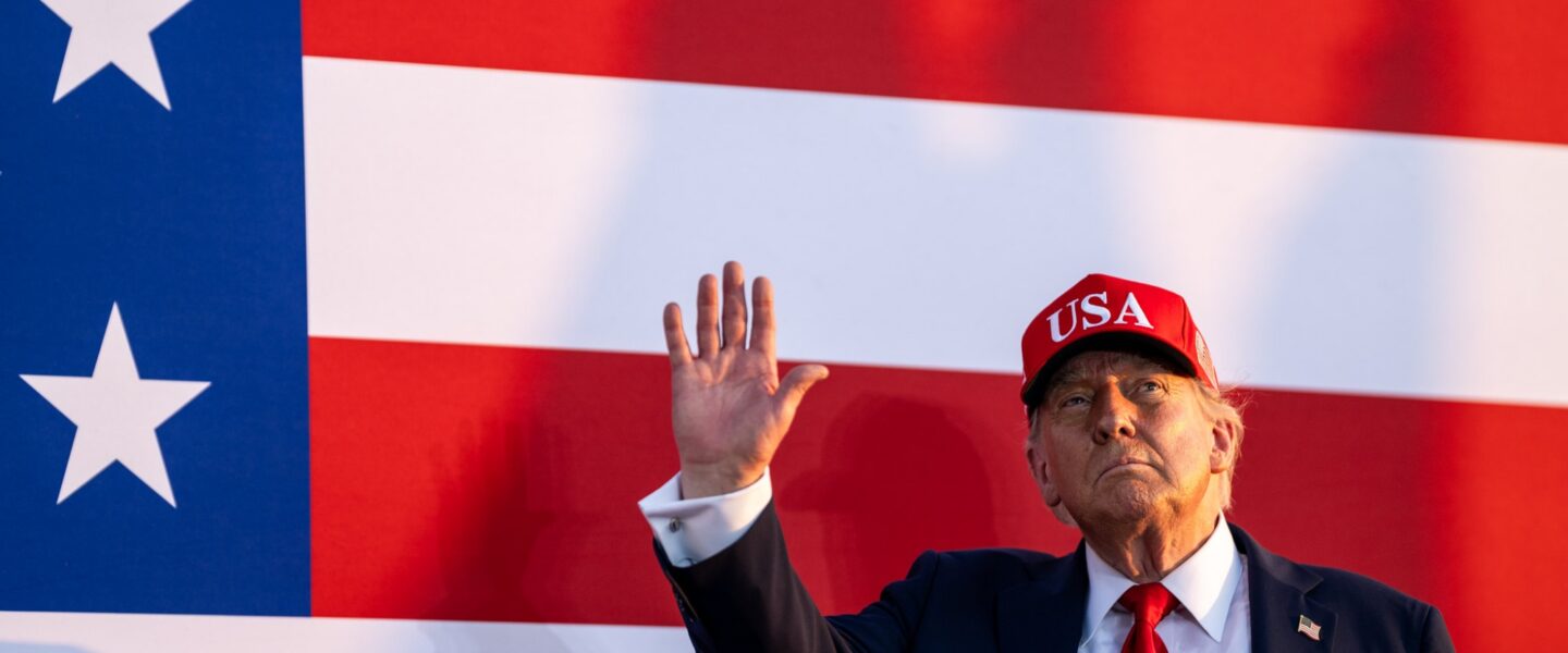 Donald Trump, waving, USA