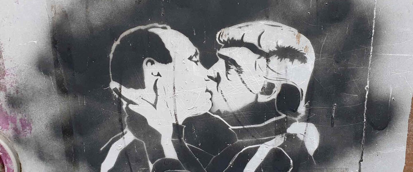 Donald Trump, Vladimir Putin, kissing, Graffiti, Hamburg, Germany