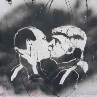 Donald Trump, Vladimir Putin, kissing, Graffiti, Hamburg, Germany
