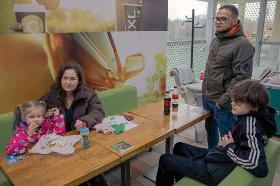 Oleksandr, wife Alina, children, Ukraine