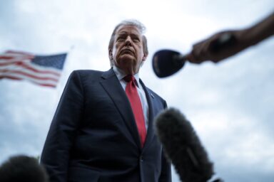 Donald Trump, Microphones