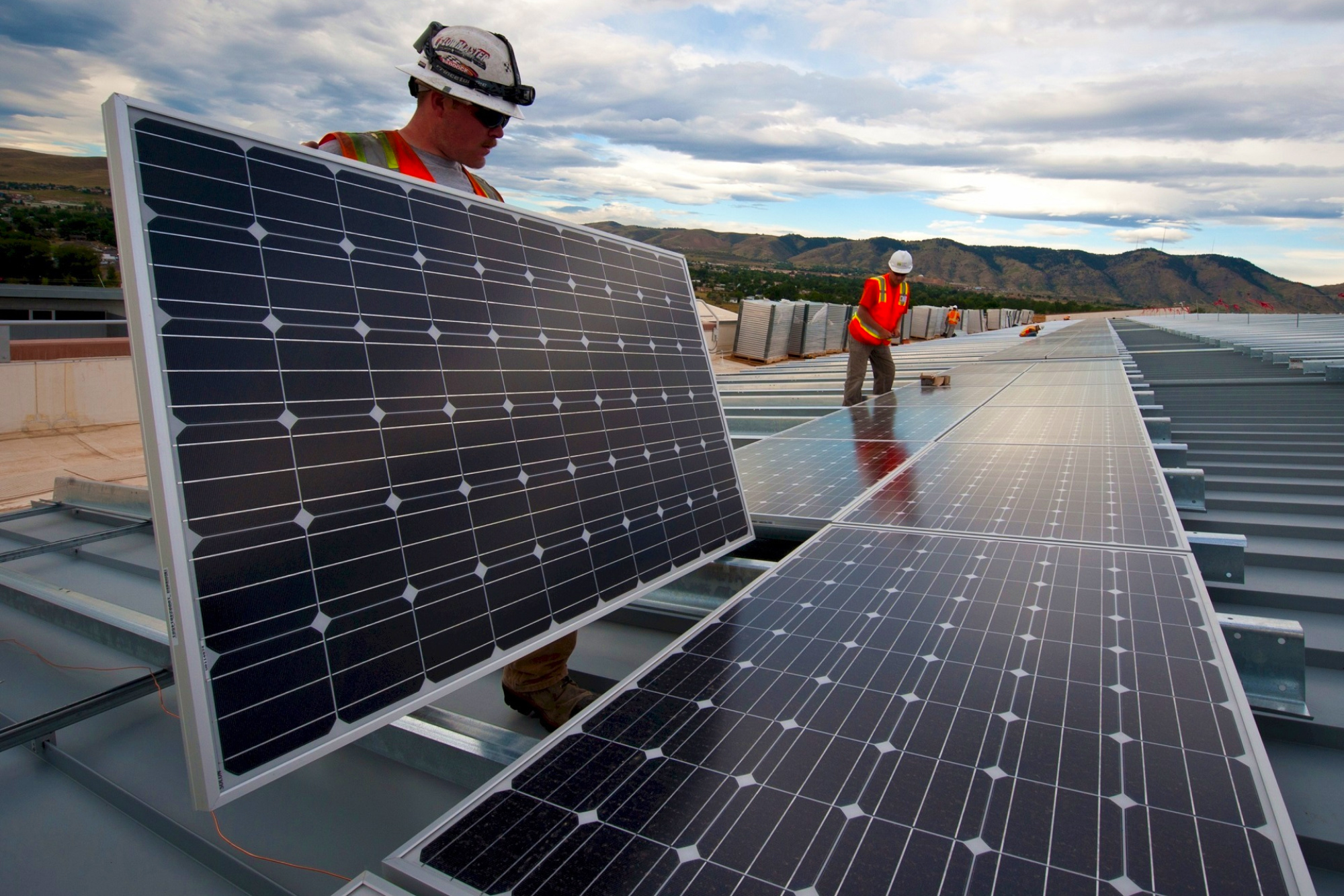 climate crisis, global warming, carbon emissions cuts, rollbacks, low-carbon energy surviving