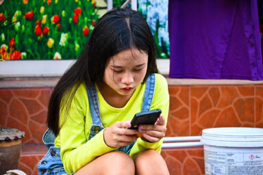 Meta Can’t Stop States’ $1.4T Lawsuit From Going to Trial Big Tech, Meta, social media addiction, $1.4T lawsuit, trial, appeals court ruling Image name (title): girl_cellphone_3x2 jpg