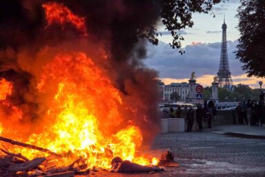 People protest, Paris, 2026